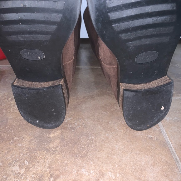 GUCCi BOOTS LIKE NEW - Picture 8 of 8